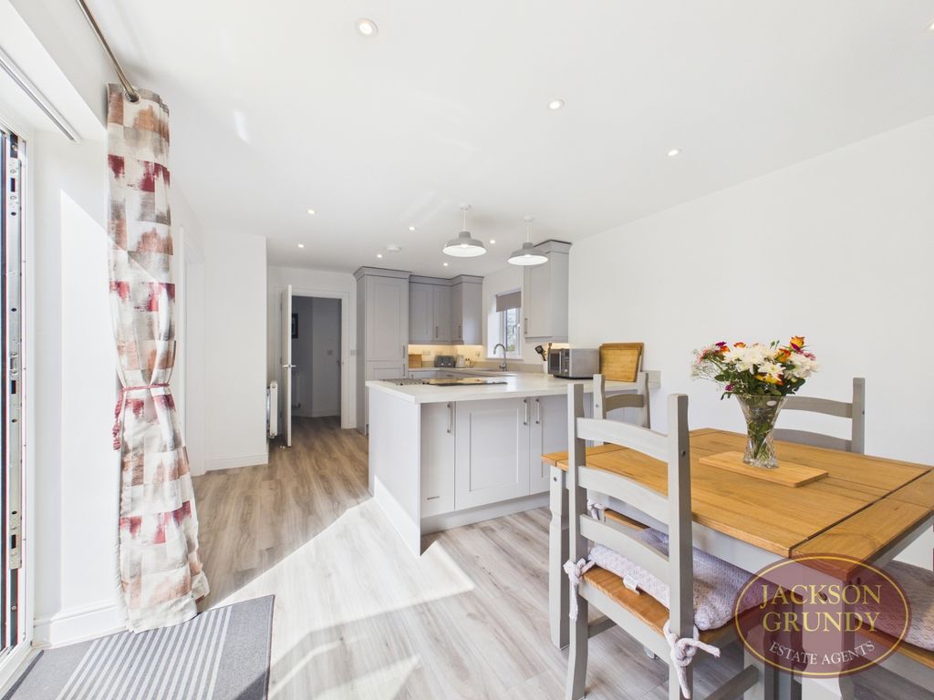 Property photo 3 of 19 Grand Union Way