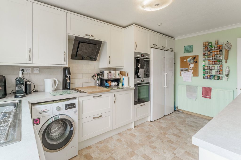 Property photo 3 of 24