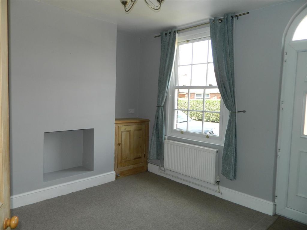 Property photo 2 of 8 Lounge