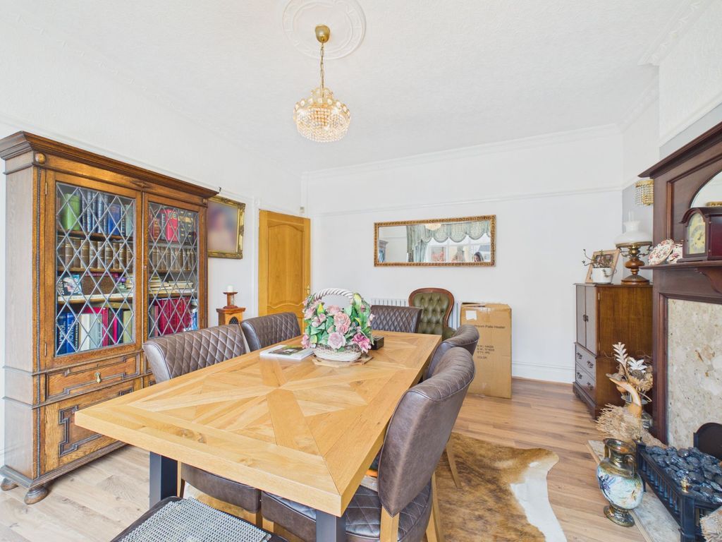 Property photo 3 of 39