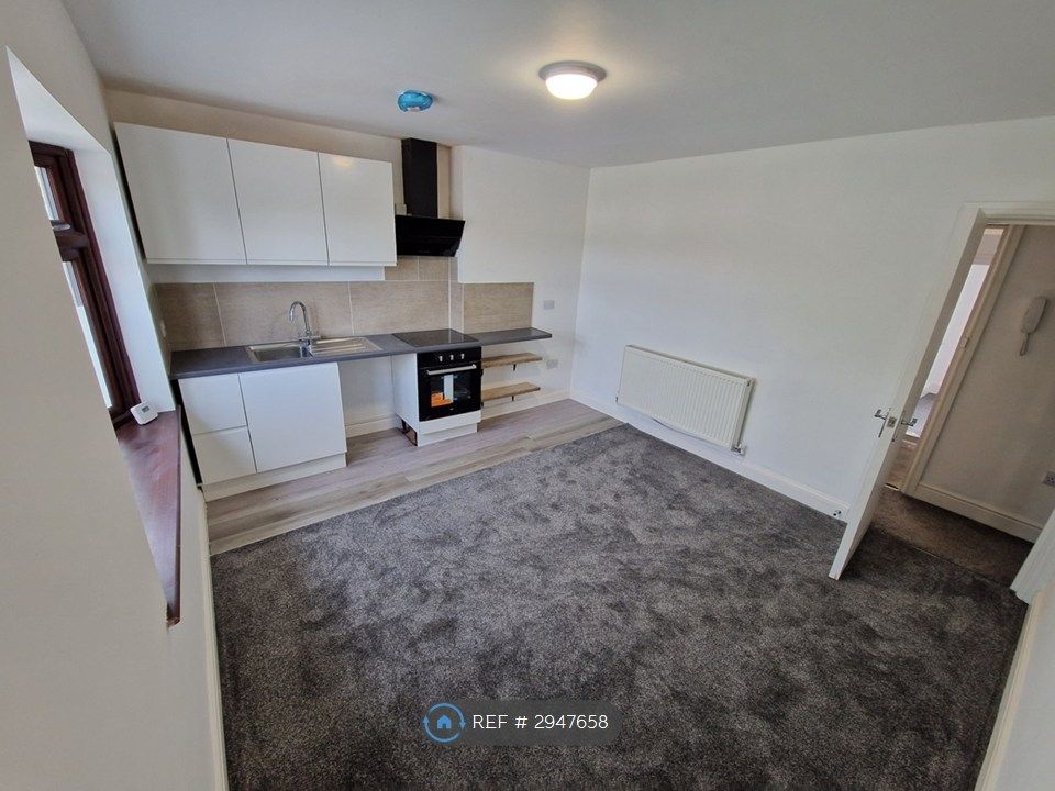 Property photo 1 of 9 Kitchen &amp; Lounge