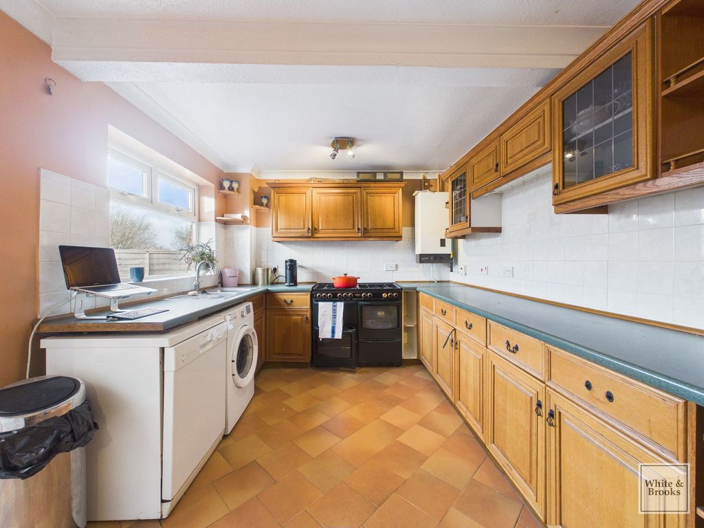 Property photo 3 of 14 Kitchen