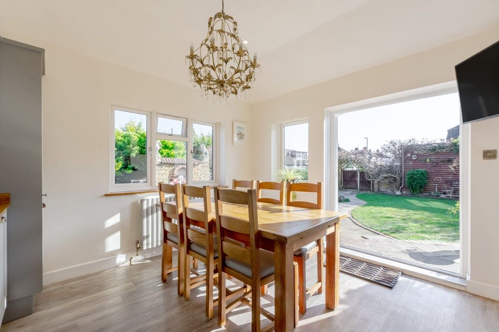 Property photo 3 of 28