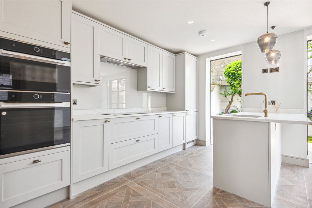 Property photo 3 of 16 Kitchen