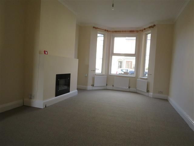 Property photo 1 of 6 Living Room