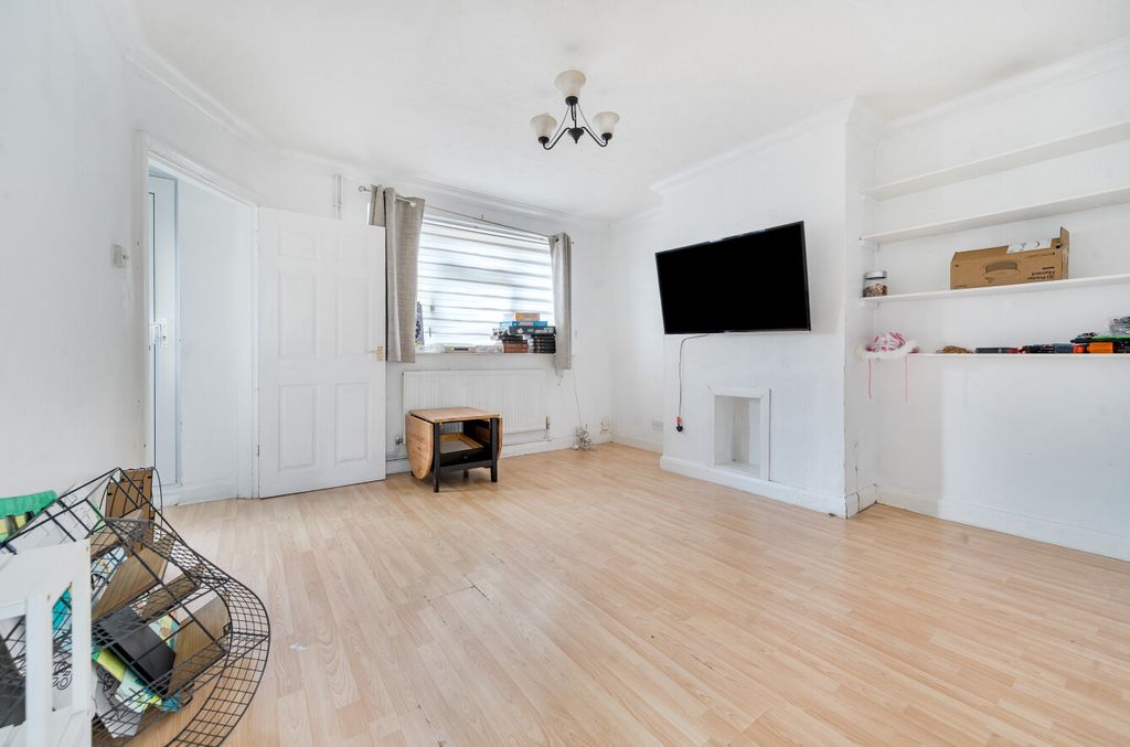 Property photo 3 of 12 1464016-13-6A2Fbe...