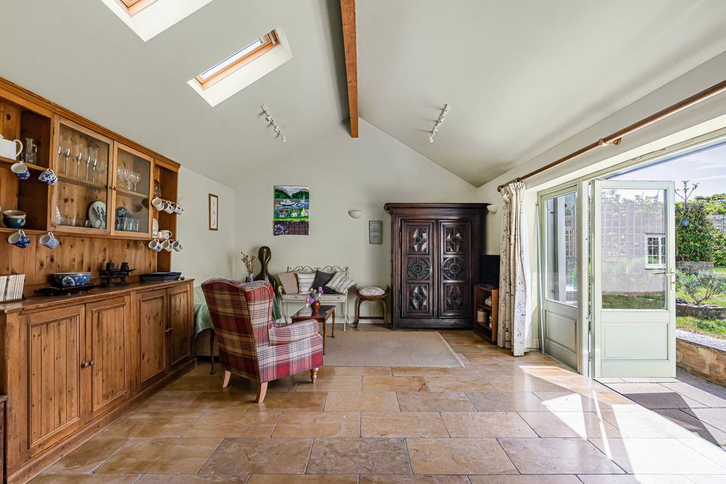 Property photo 2 of 27 Snug