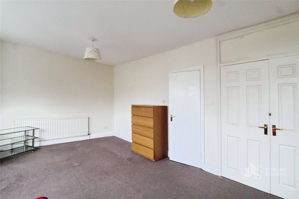 Property photo 3 of 8 Picture No. 27