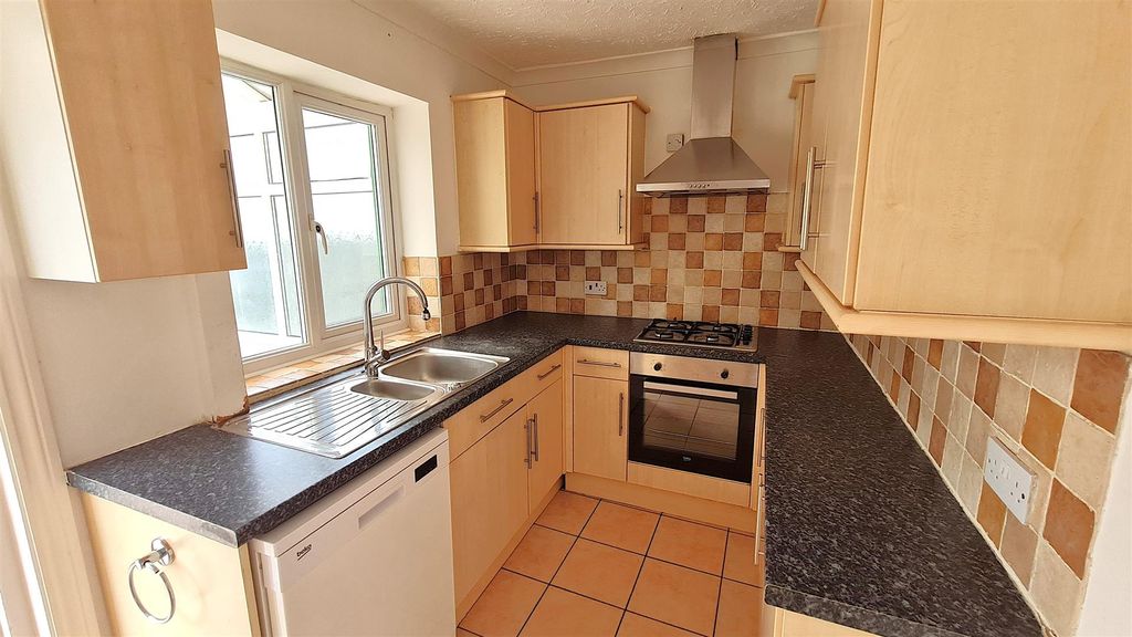 Property photo 2 of 17 Kitchen