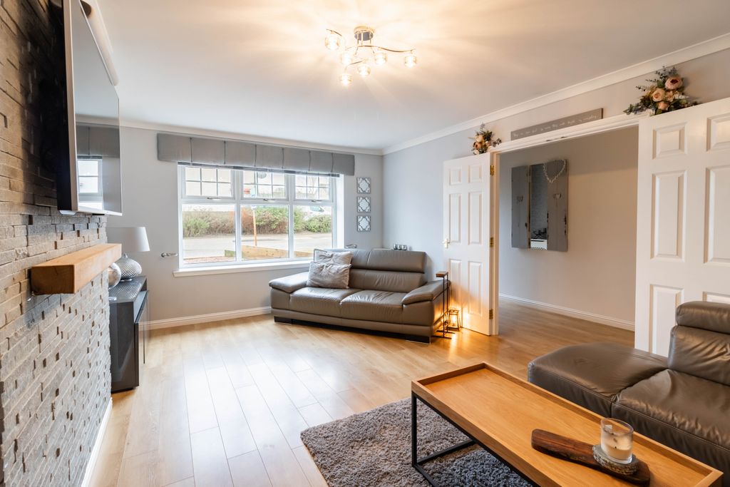 Property photo 2 of 27 Lounge