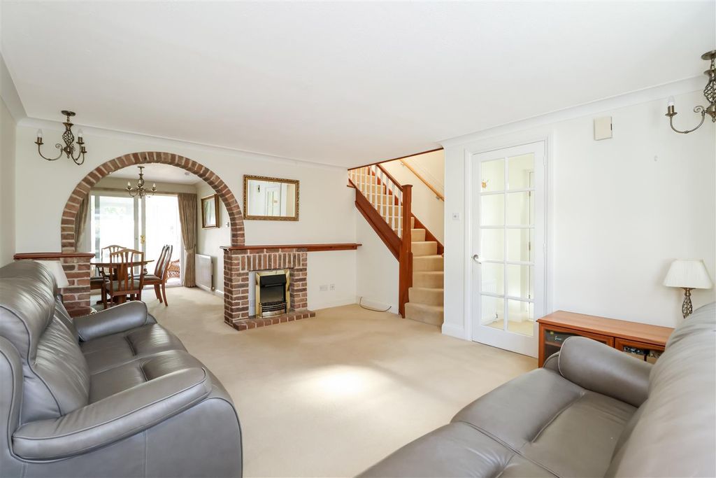 Property photo 2 of 26
