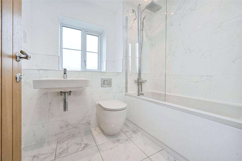 Property photo 2 of 9 Picture No. 18