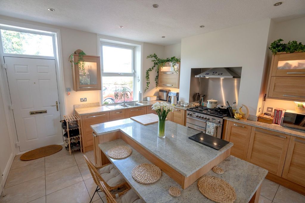 Property photo 3 of 16 4-Kitchen-2.Jpg