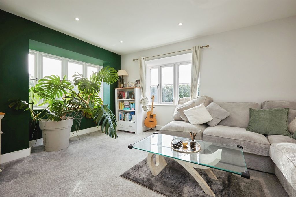 Property photo 2 of 21