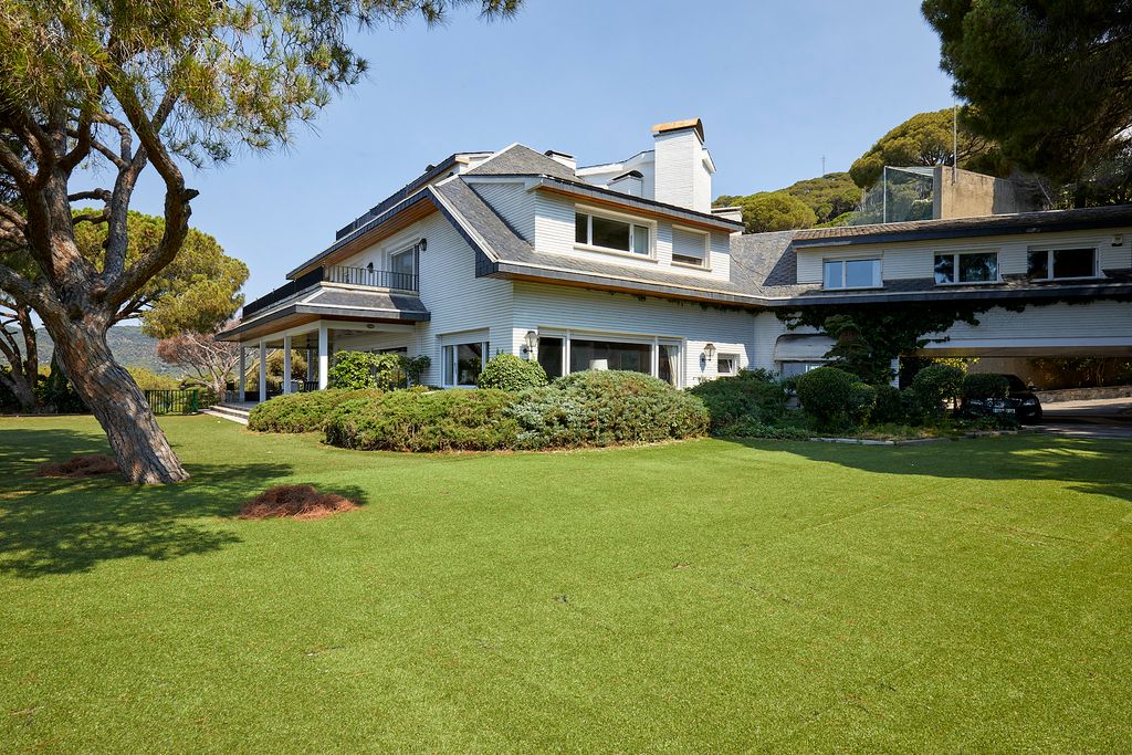Property photo 1 of 76