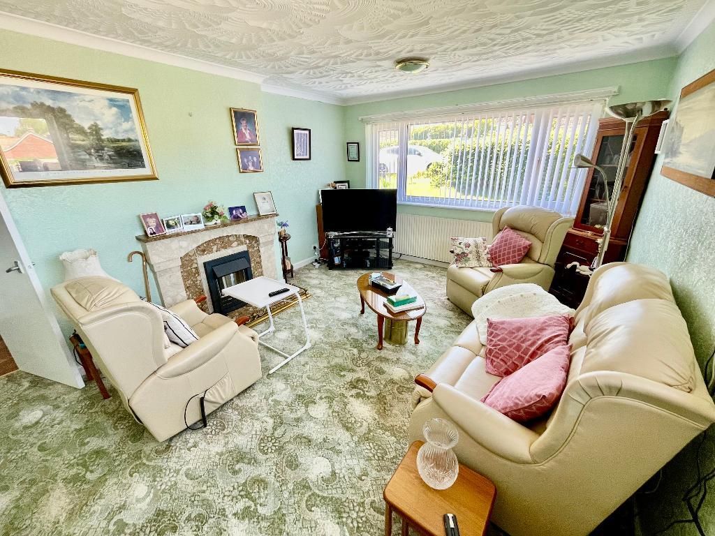 Property photo 3 of 11 Lounge