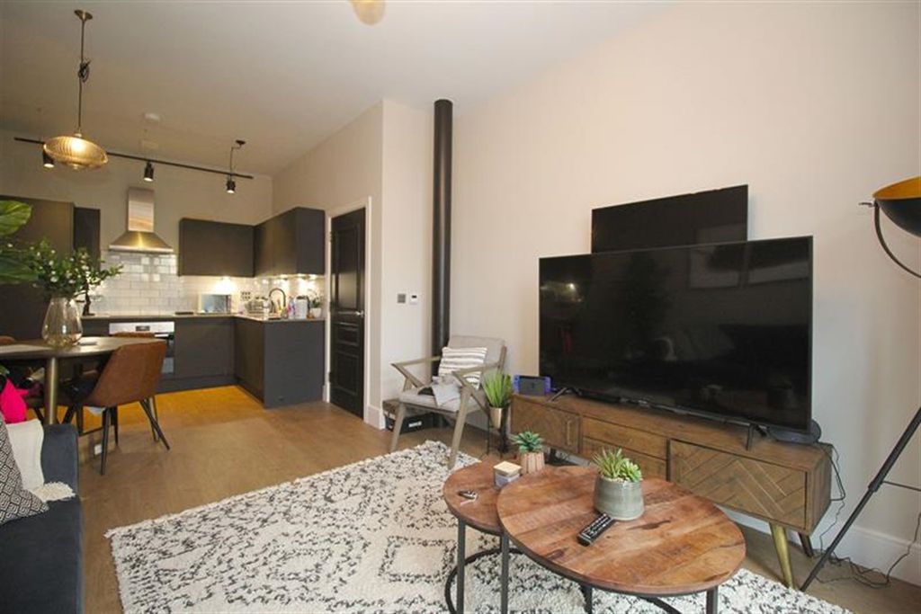 Property photo 2 of 20 Lounge / Diner