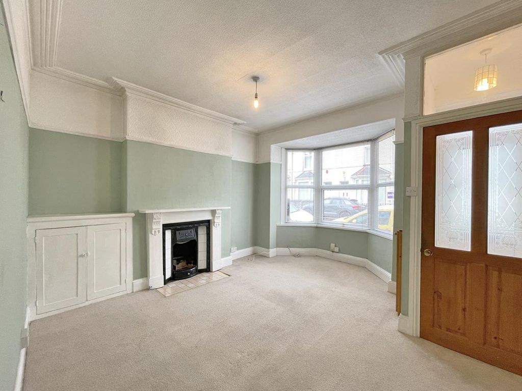 Property photo 2 of 7 Fleet Street 110 - Lounge Fp.Jpg