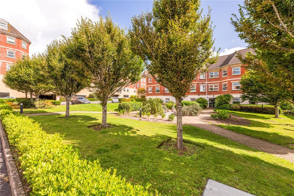 Additional image 16 of 2 bed flat for saleChatsworth Square, Hove, East Sussex BN3