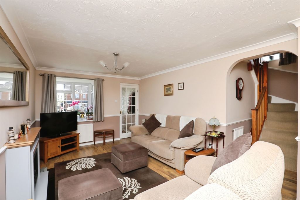 Property photo 2 of 17