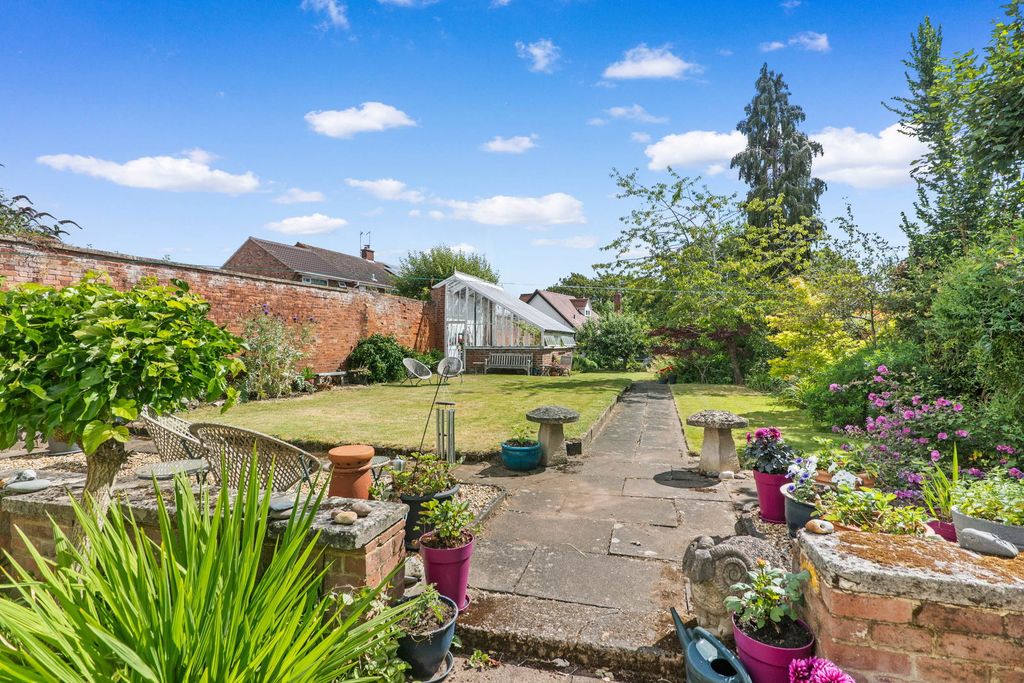 Property photo 2 of 26