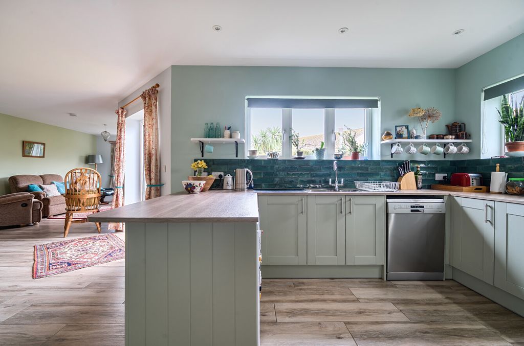 Property photo 2 of 26 2 - 1420702-19-699F26...