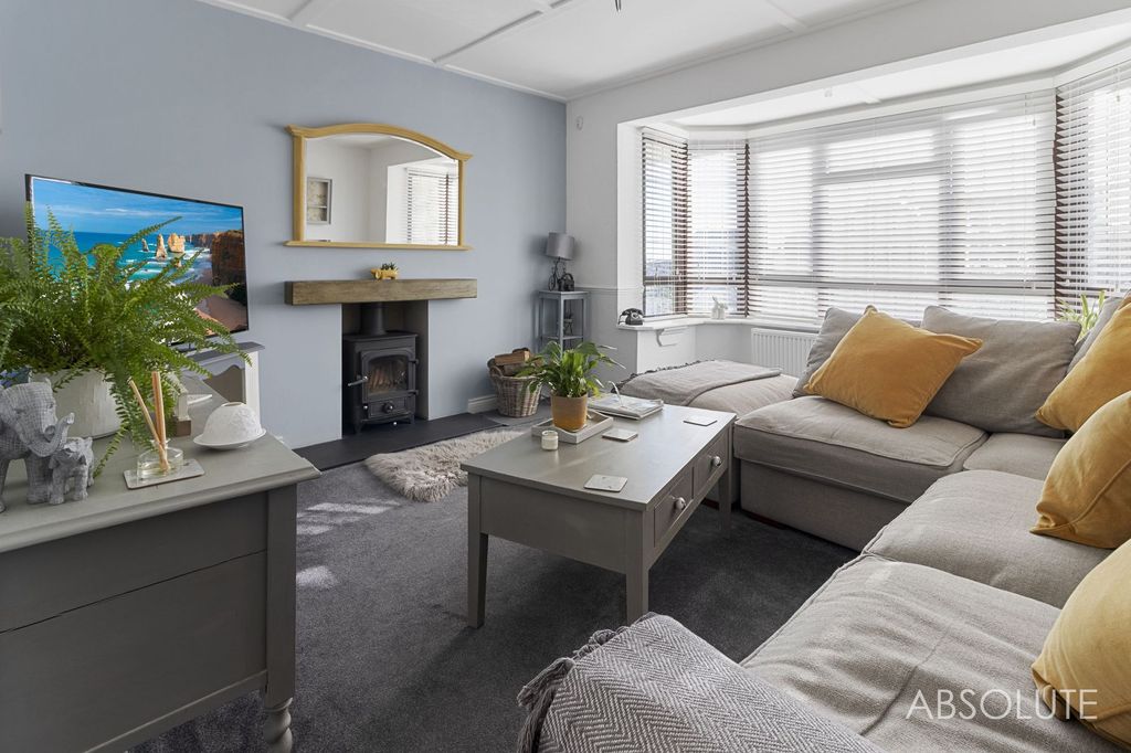 Property photo 2 of 30 Lounge