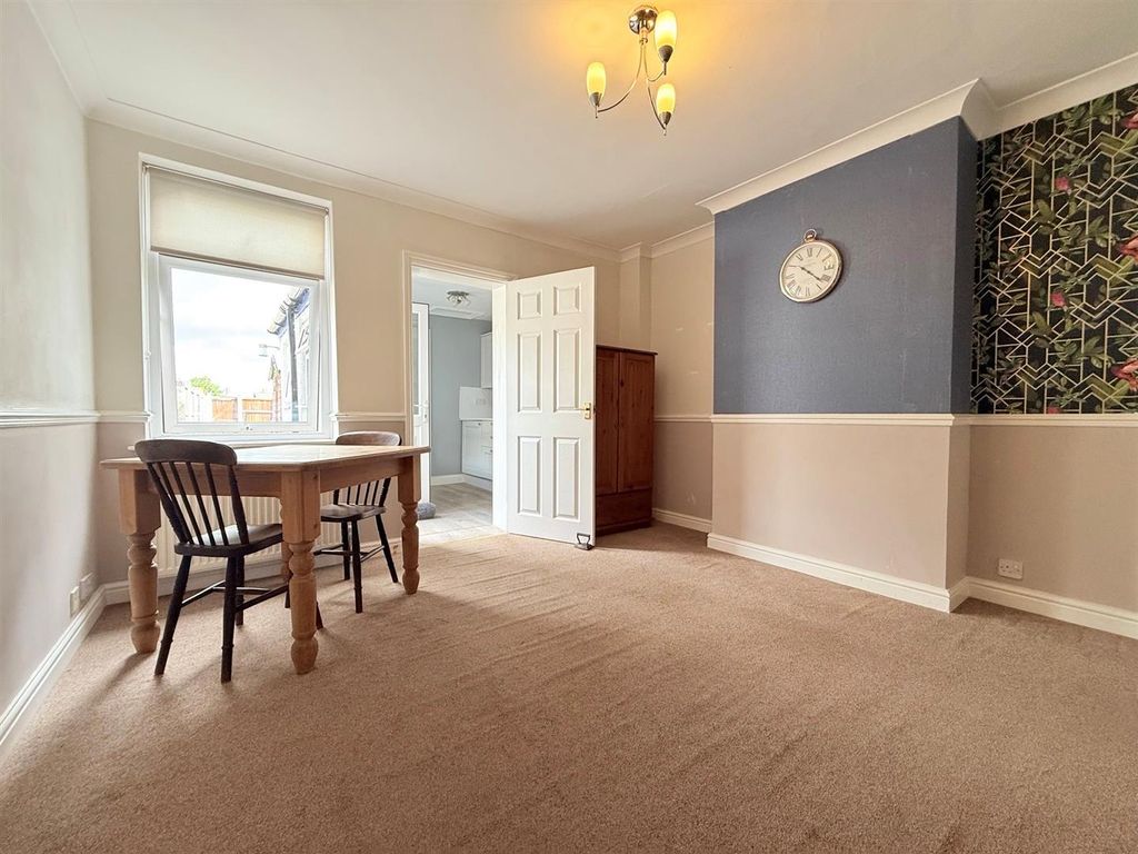 Property photo 3 of 14 Dining Room