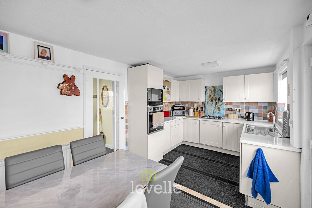 Property photo 3 of 23