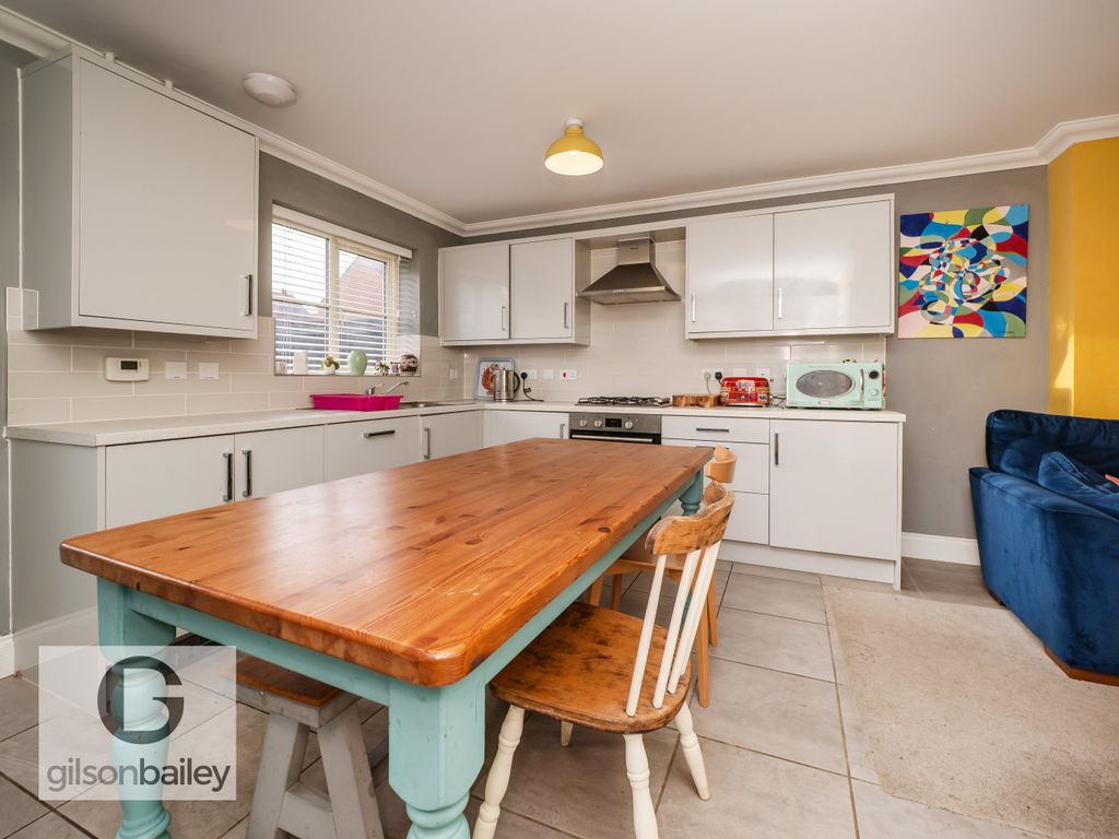 Property photo 3 of 14 5Petrelclose-33