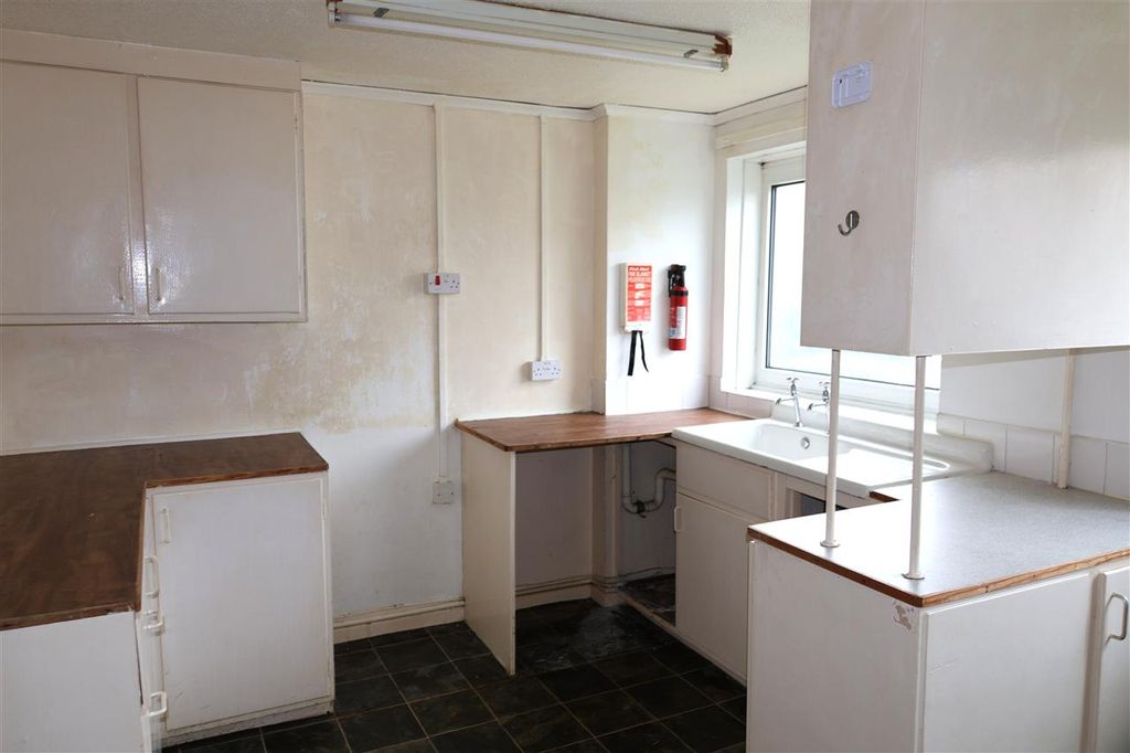 Property photo 3 of 6 Kitchen / Diner