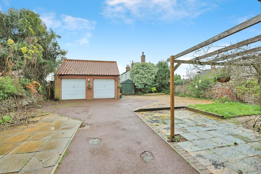 Property photo 2 of 29