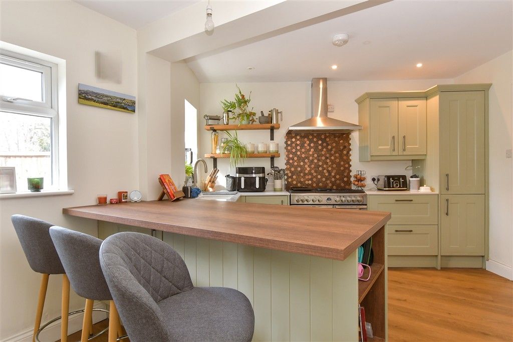 Property photo 3 of 12 Kitchen