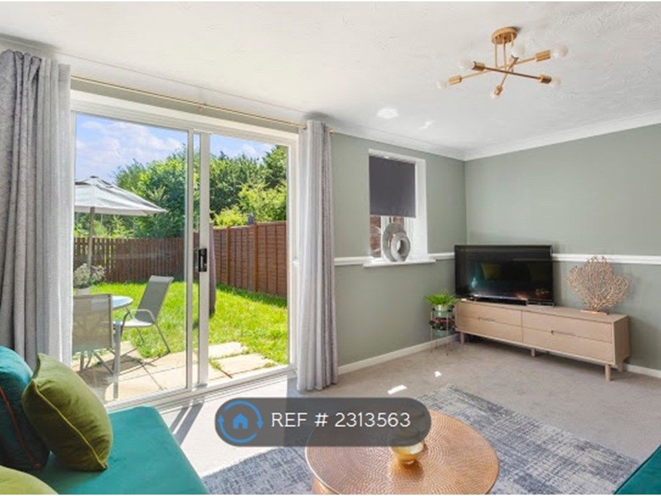 Property photo 3 of 17 Lounge