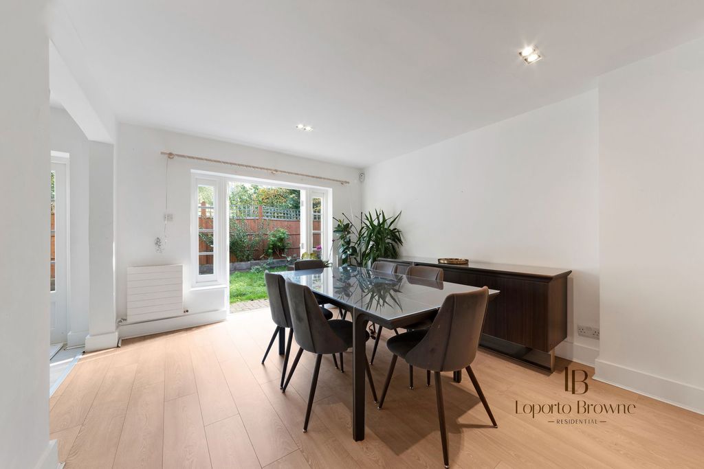 Property photo 2 of 33