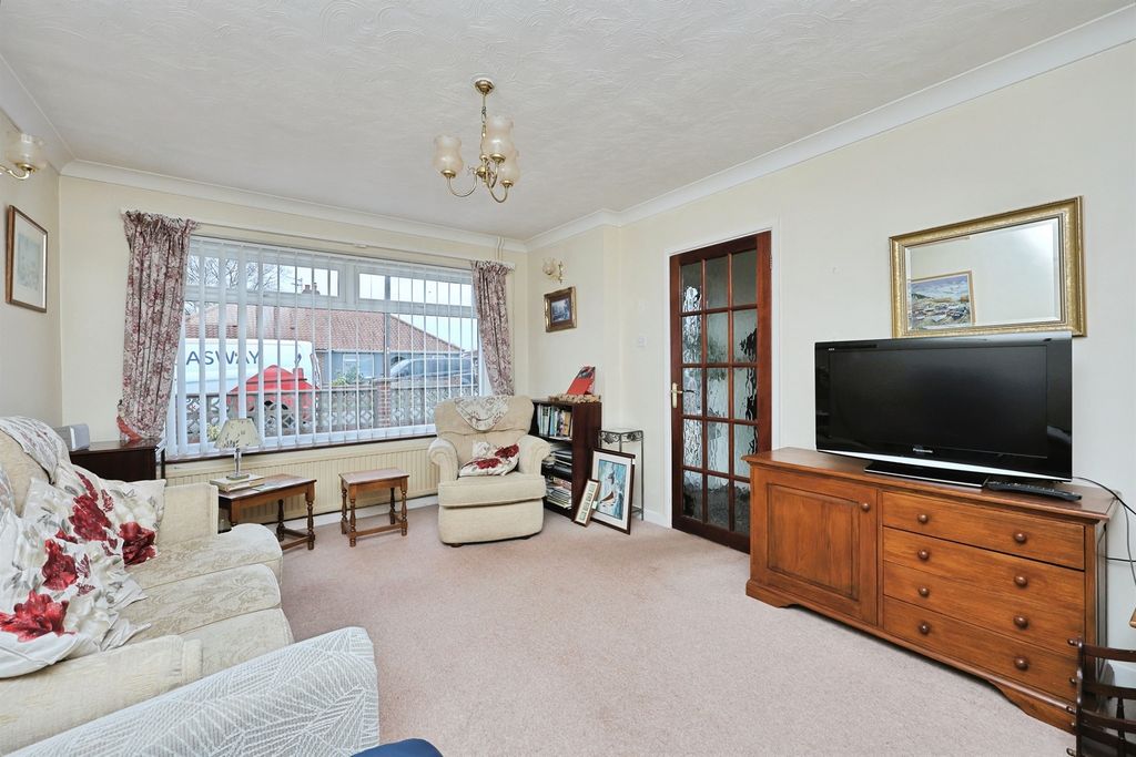 Property photo 3 of 20