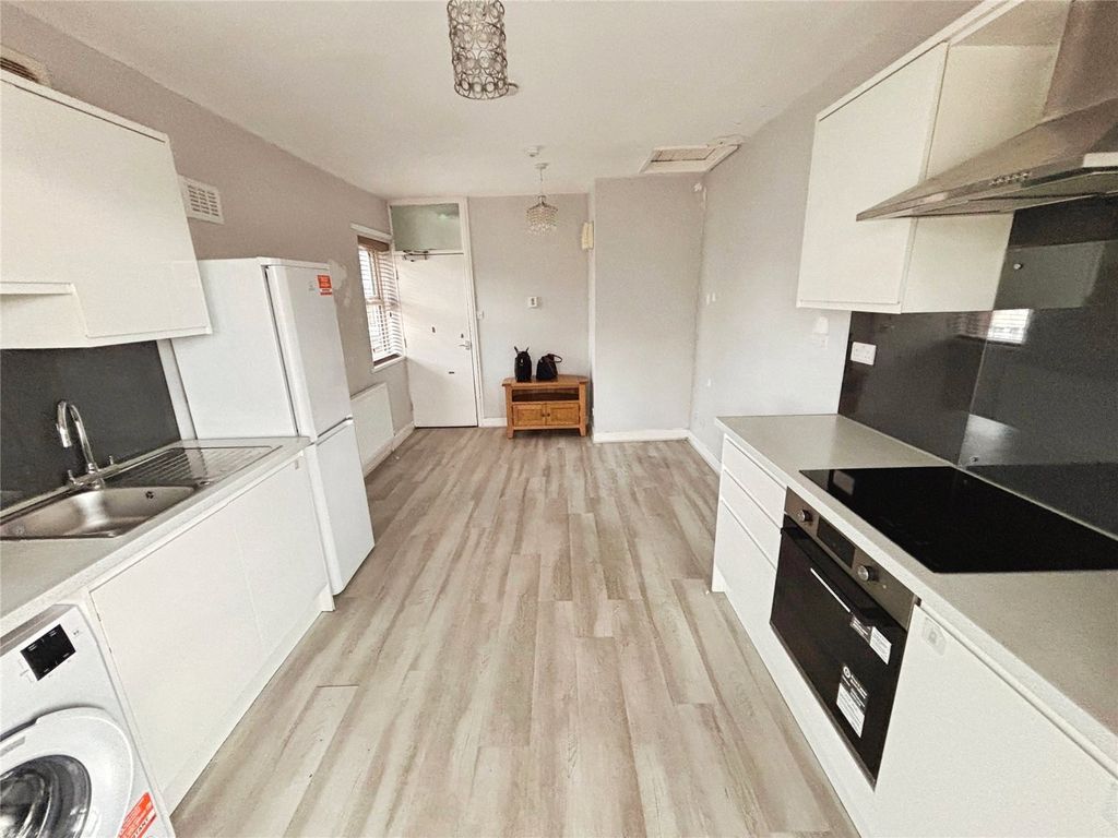 Property photo 3 of 7 Living/Kitchen