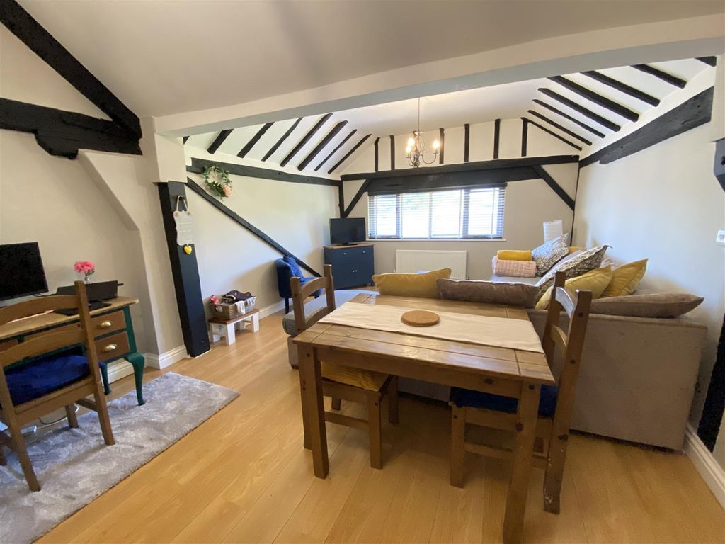 Property photo 2 of 8 Lounge