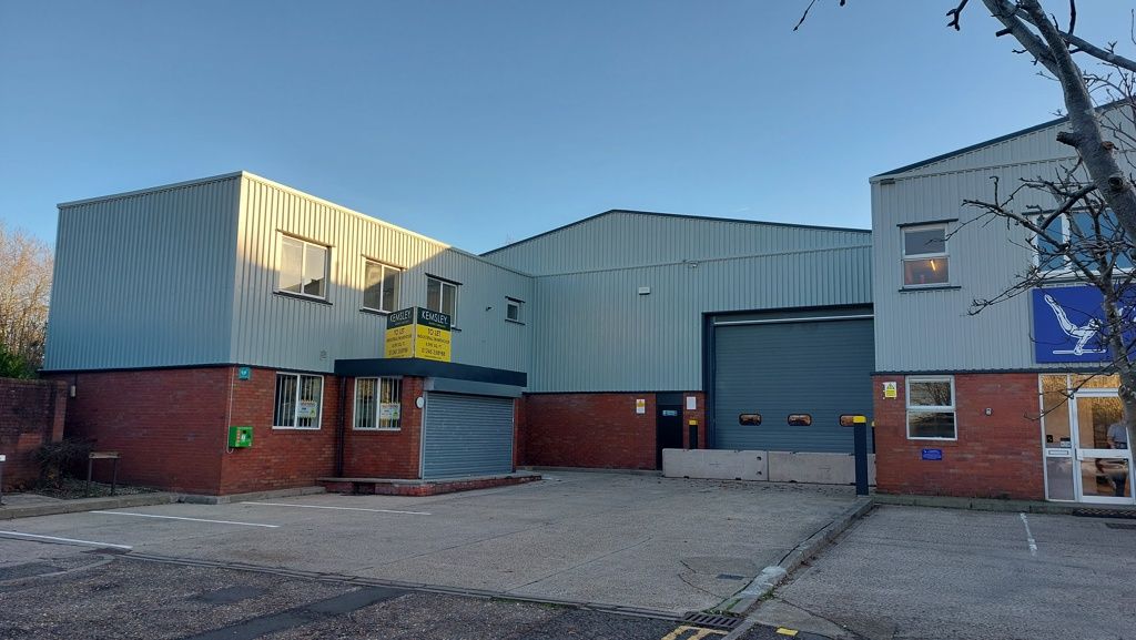 Property photo 1 of 7 Photo 4