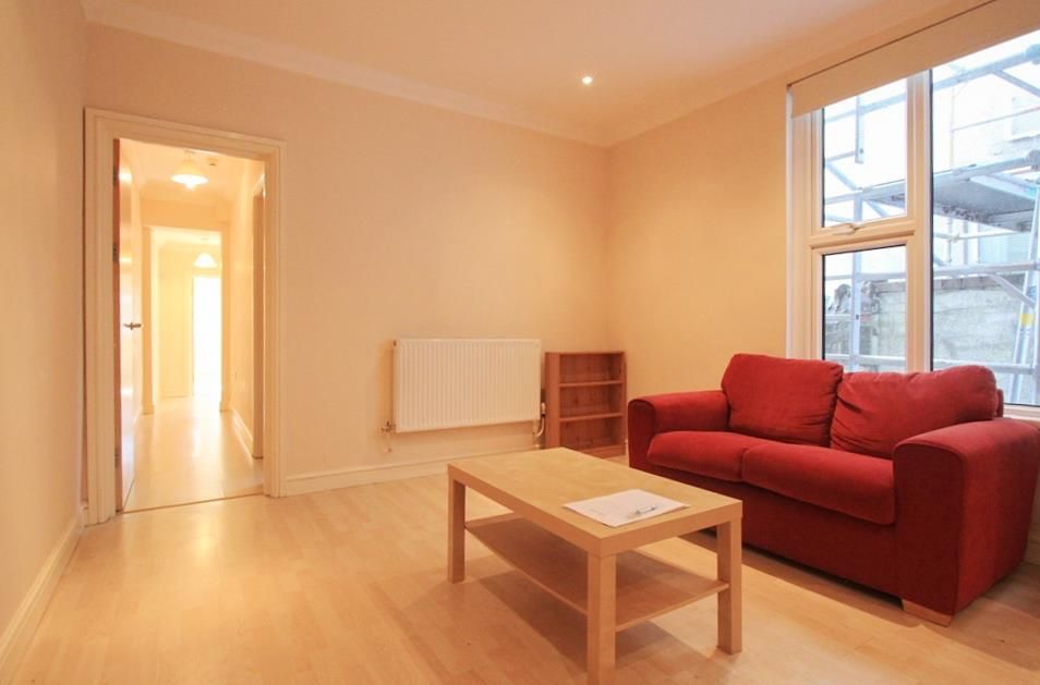 Property photo 3 of 8 2, 86 Connaught Road (2 Of 7).Jpg