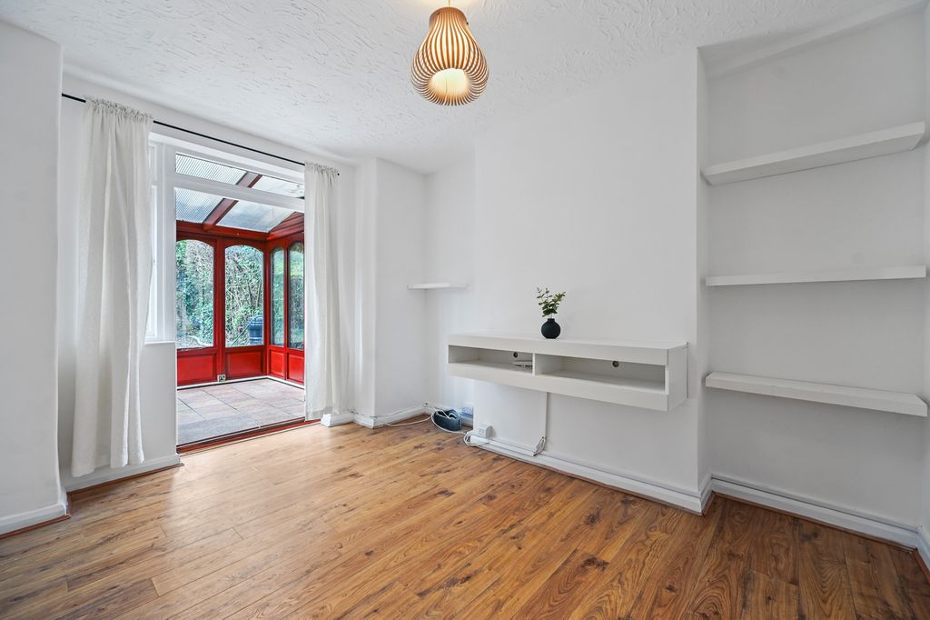 Property photo 3 of 11 10