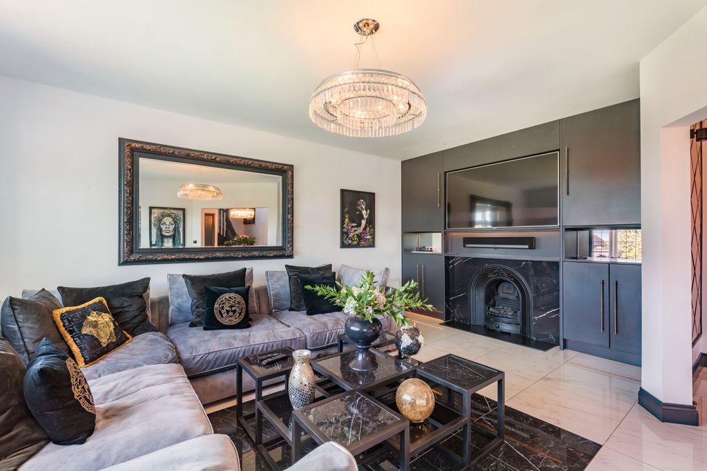 Property photo 2 of 5