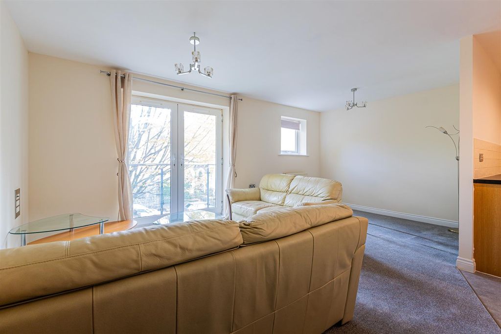Property photo 3 of 12 Clive Hall Court 16-2.Jpg