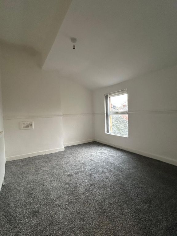 Property photo 2 of 4 Bedroom