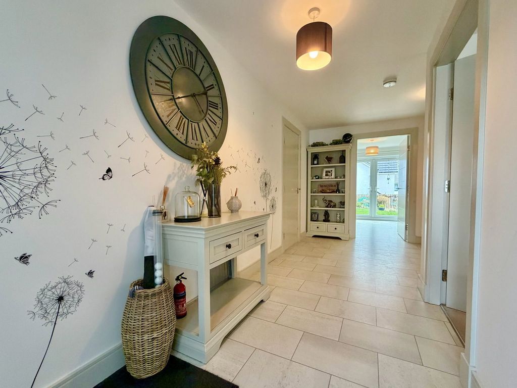 Property photo 2 of 27