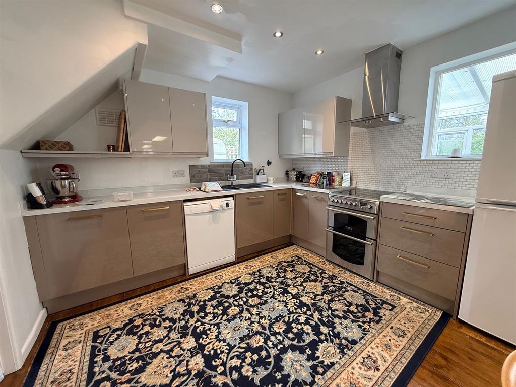 Property photo 3 of 8 Kitchen.Jpg