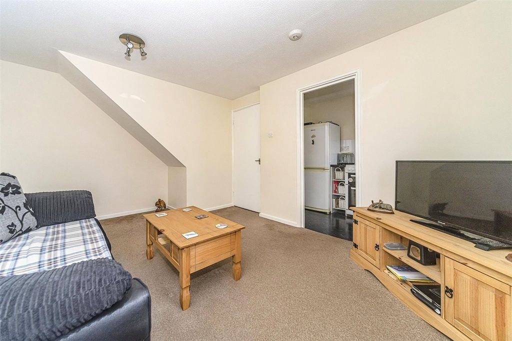 Property photo 3 of 16 Lounge