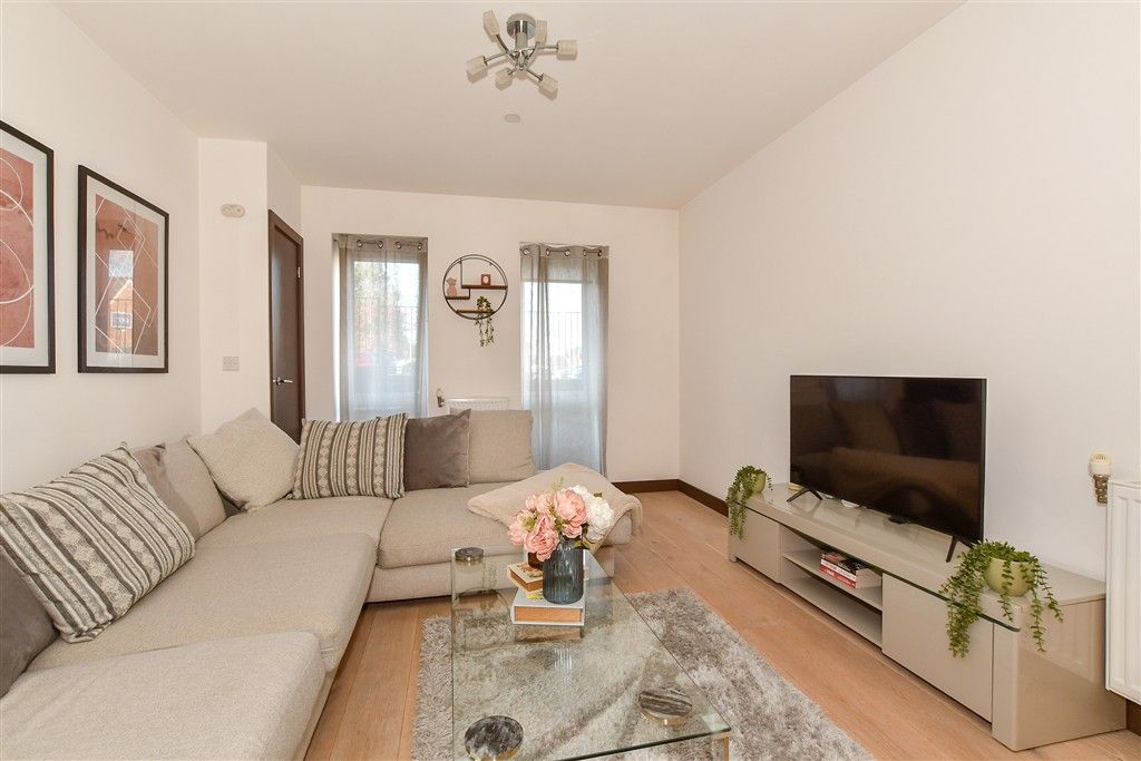 Property photo 1 of 10 Lounge/Kitchen