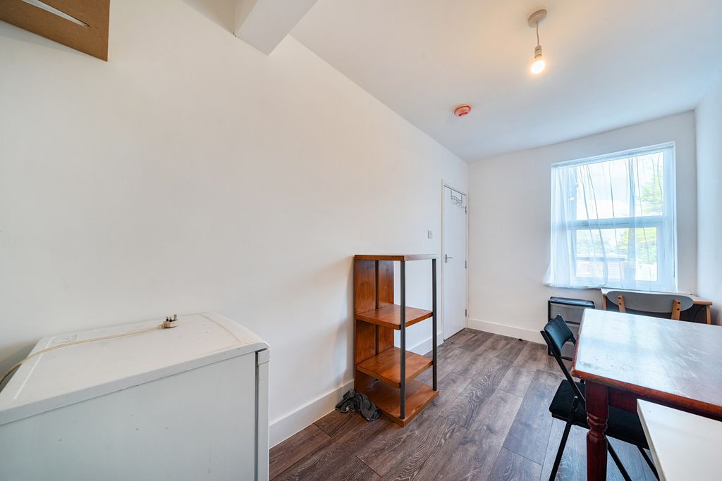 Property photo 3 of 24 Kitchen