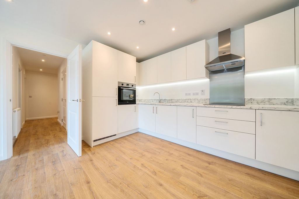 Property photo 2 of 10 Kitchen